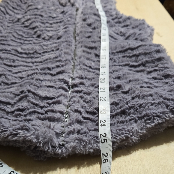 C21 Patagonia Gray Curly Fleece Vest Sz Md Asymetrical Zip Pockets Cropped Back - Picture 7 of 10